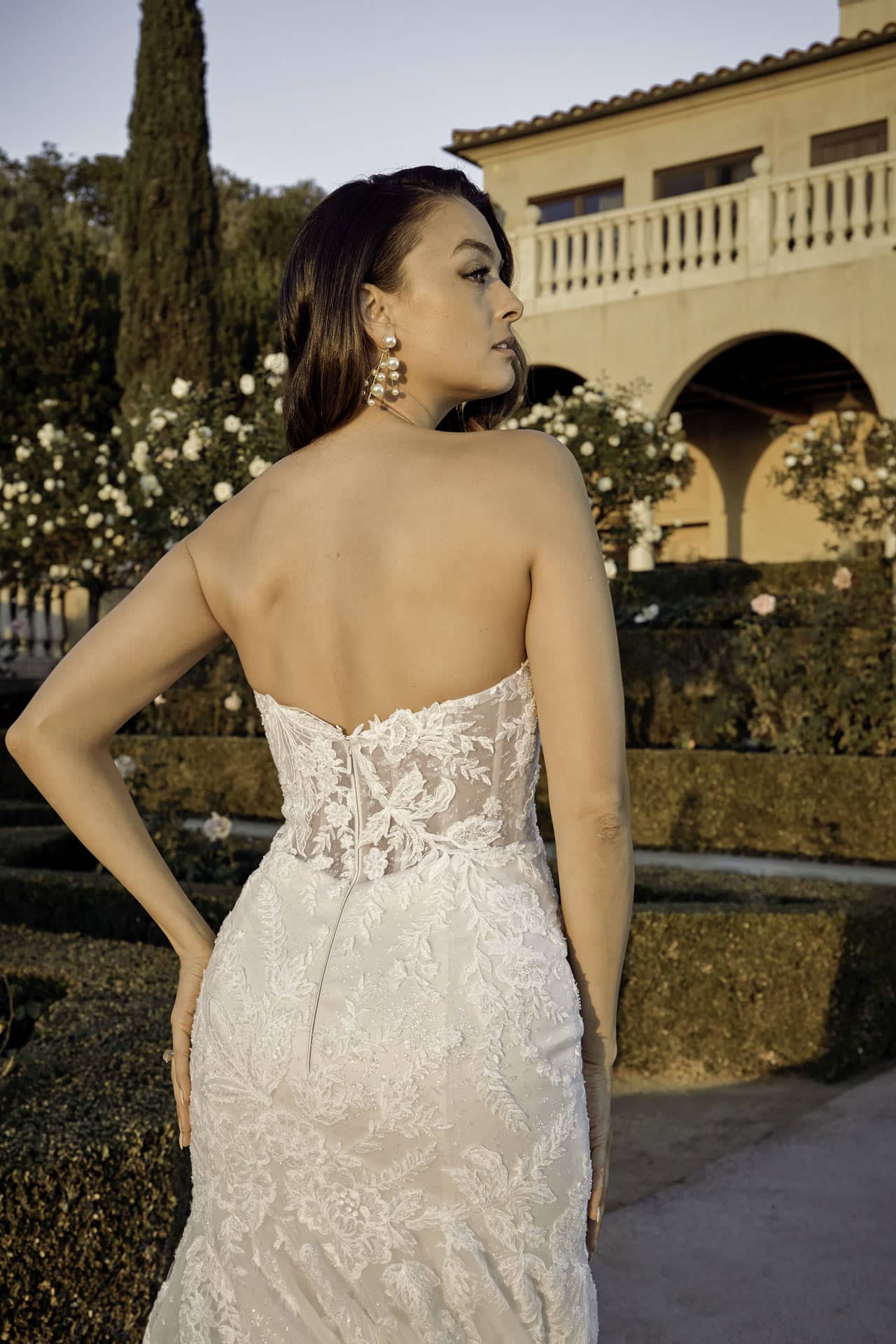 brautmoden-walter_casablanca-bridal-2023-2450_Alessia-Back-Closeup