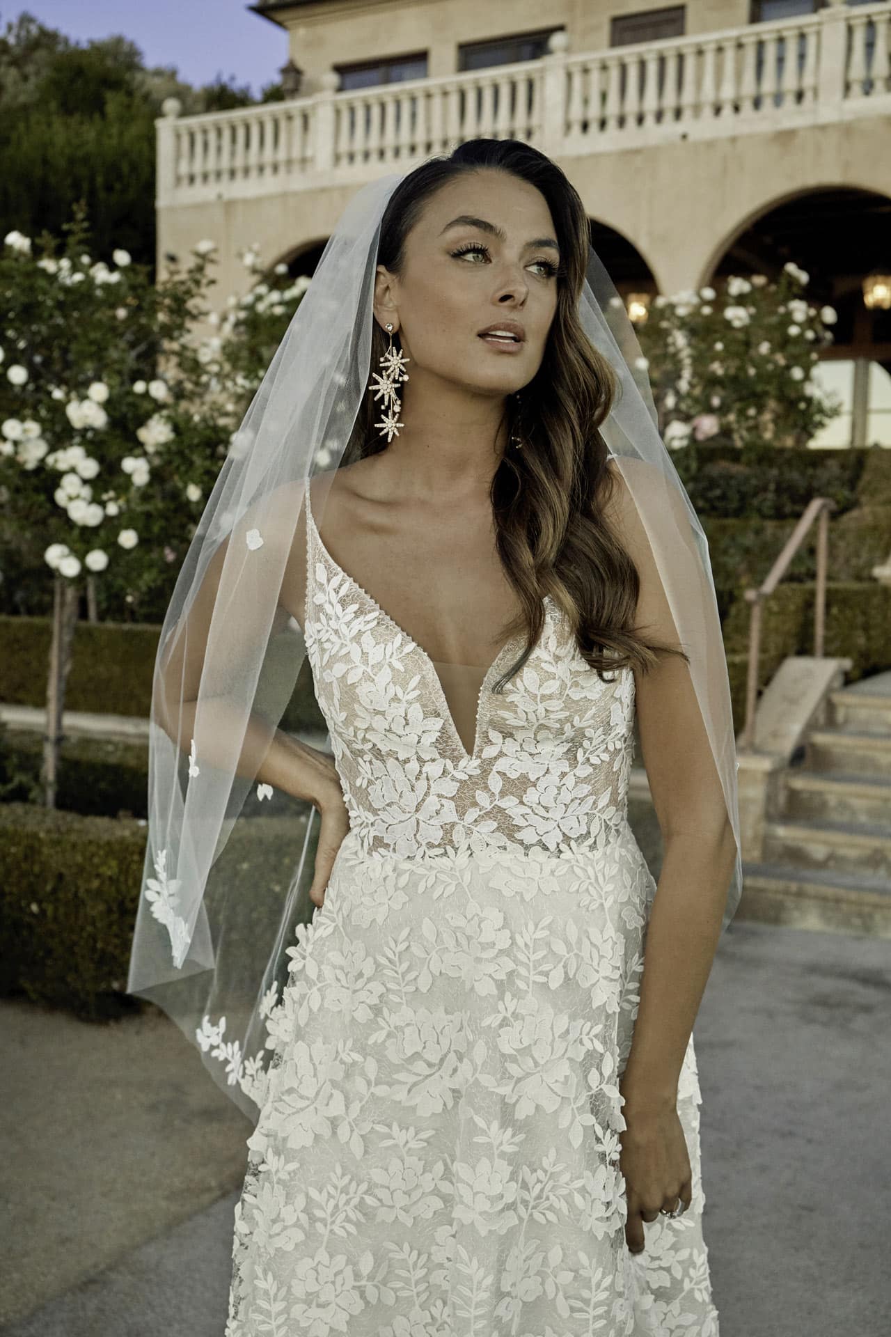 brautmoden-walter_casablanca-bridal-2023-2457_Mina-1front_Closeup-Veil