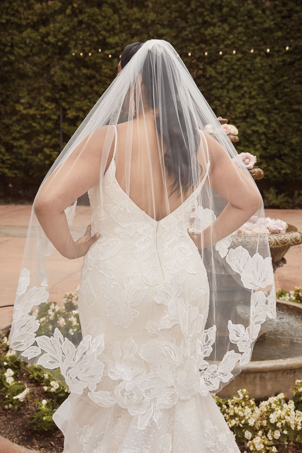 brautmoden-walter_casablanca-bridal-2023-2466C-Andrea-Back-with-Veil.