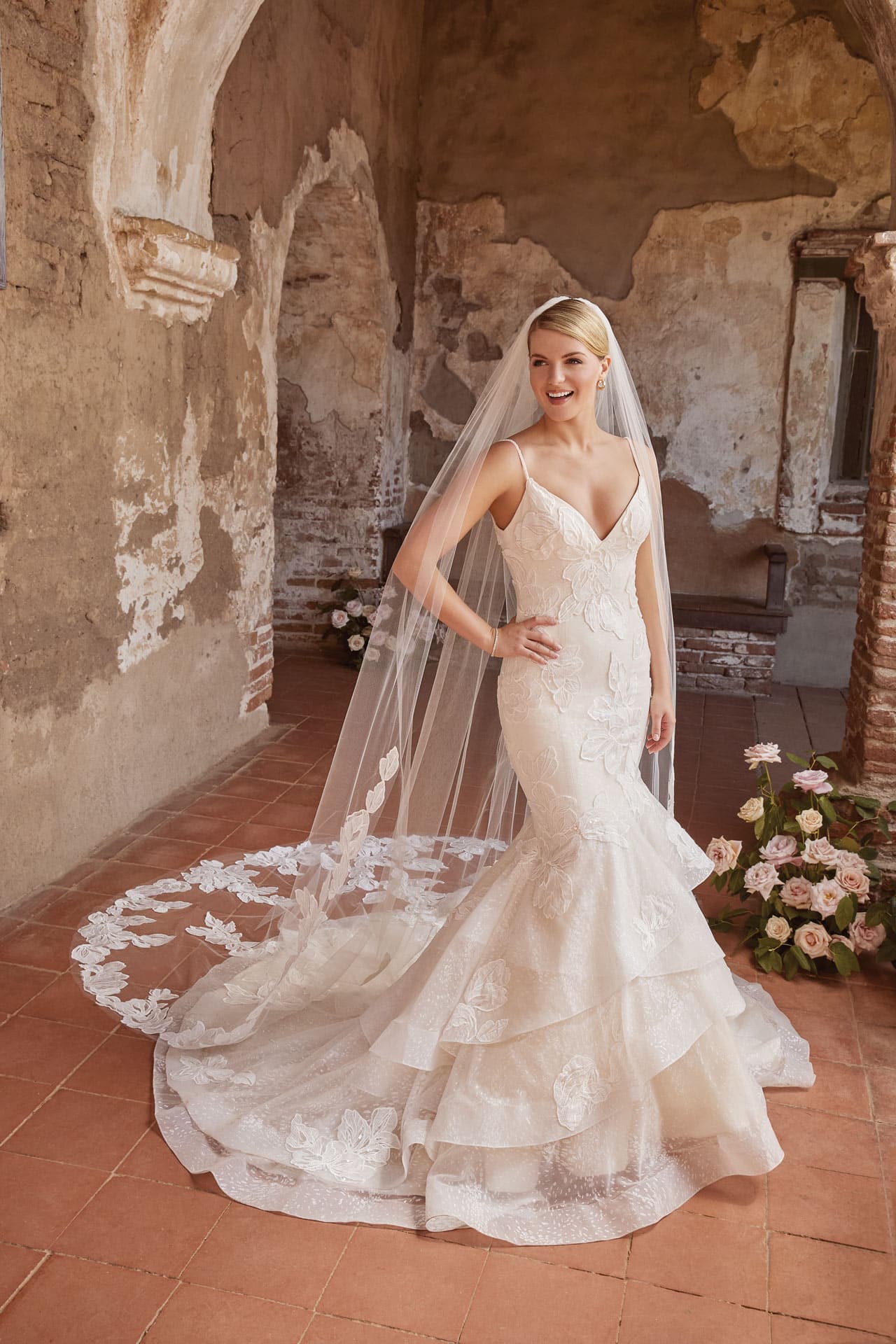 brautmoden-walter_casablanca-bridal-2023-2466V-Andrea-1front-Veil